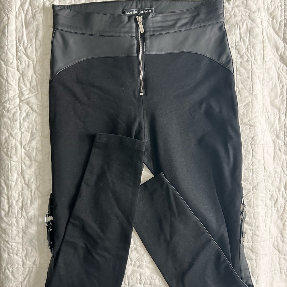 Maniere De Voir black vegan leather leggings with buckles - Picture 2 of 8